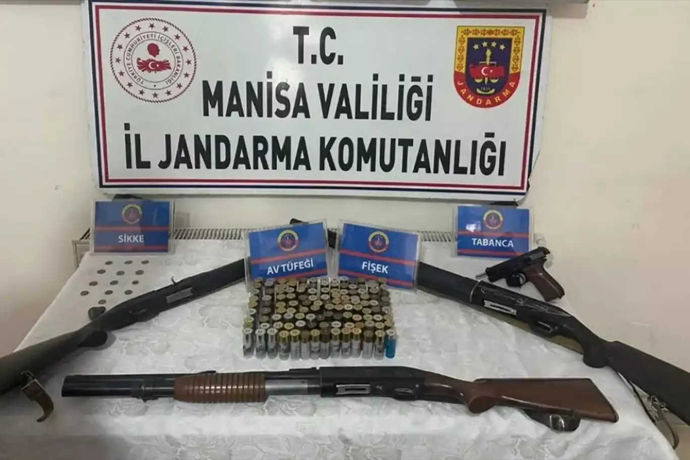 Manisa'da tarihi eser ve silah ele geçirildi: 1 gözaltı
