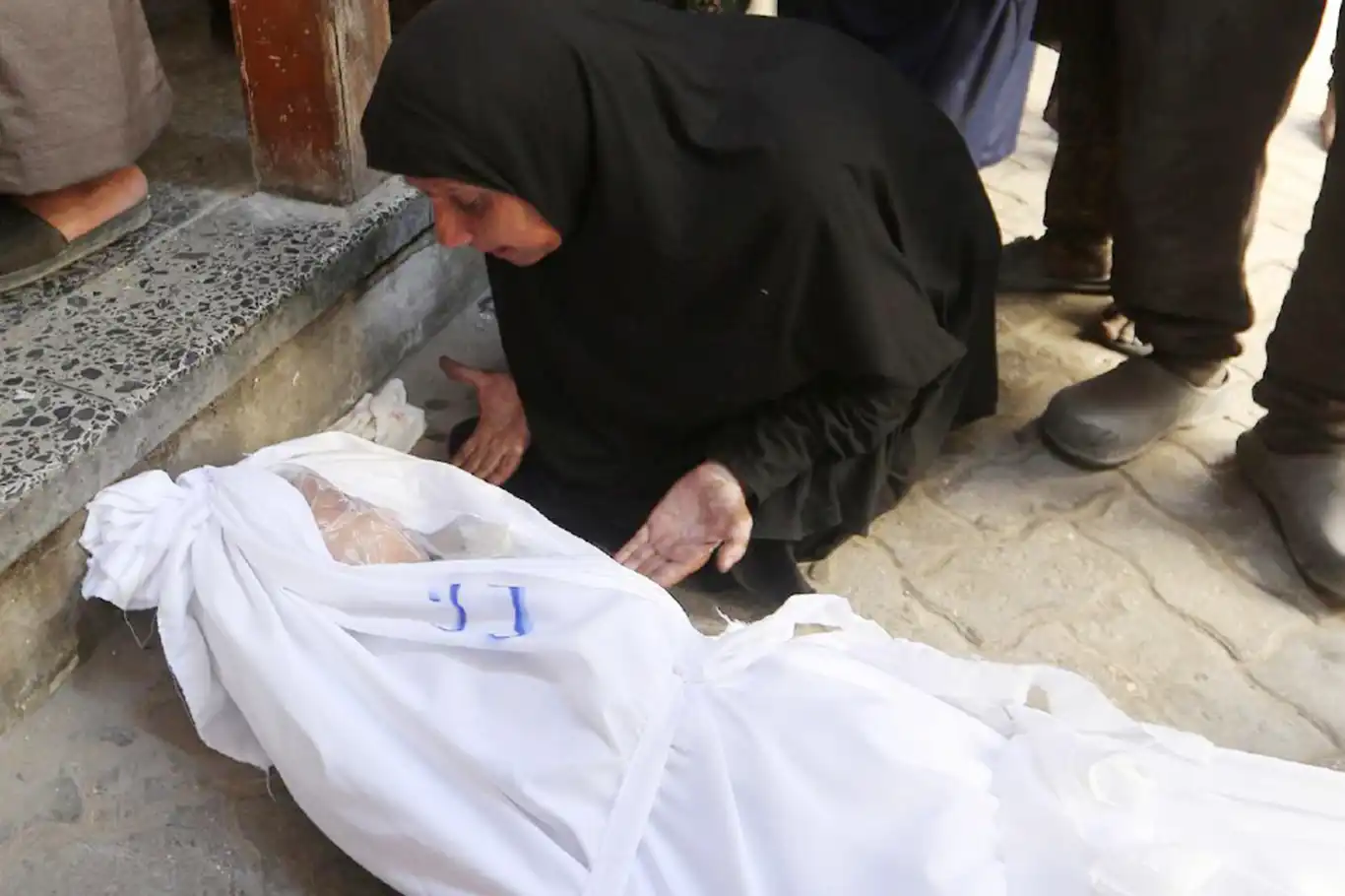Gazze'de sabah saatlerinden bu yana 43 şehit