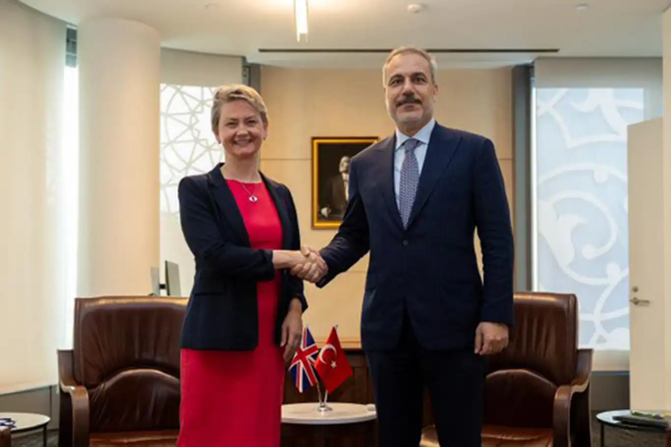 Bakan Fidan, İngiltere Dışişleri Bakanı Cooper ile görüştü Bakan Fidan, İngiltere Dışişleri Bakanı Cooper ile görüştü