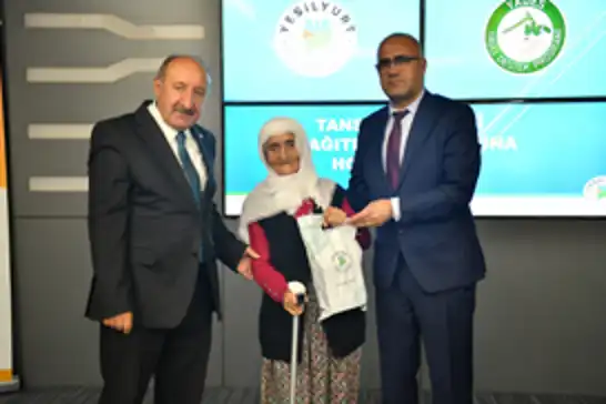 Malatya'da ihtiyaç sahibi yaşlılara tansiyon aleti desteği