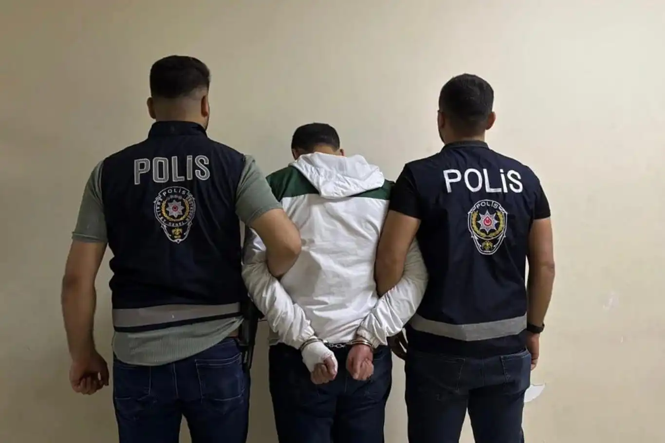 Çeşitli suçlardan araması bulunan 2 kişi yakalandı