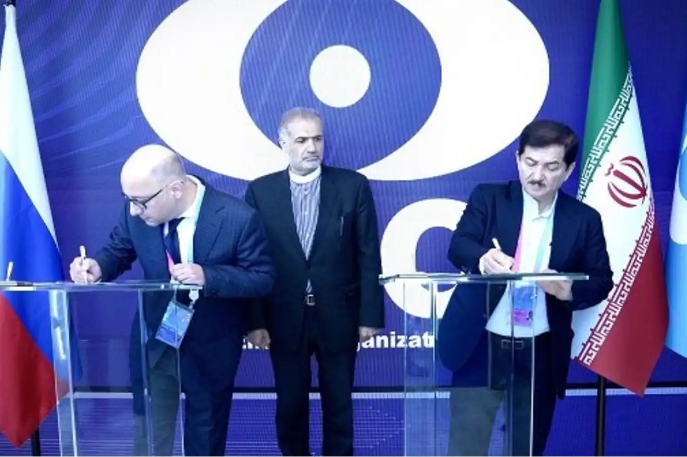 Iran, Russia sign $25 billion deal to build four nuclear power plants