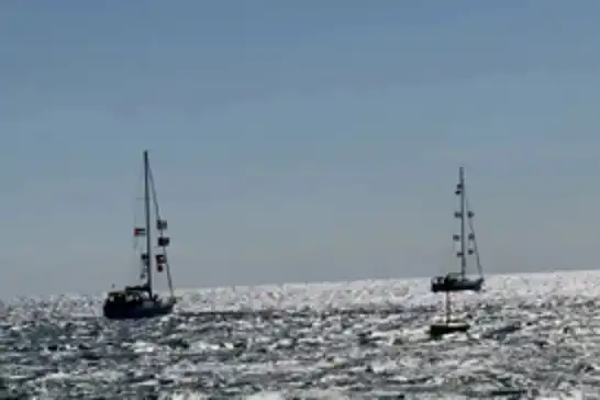 Balafirên leşkerî li ser Fîloya Berxwedanê nizm firîyan