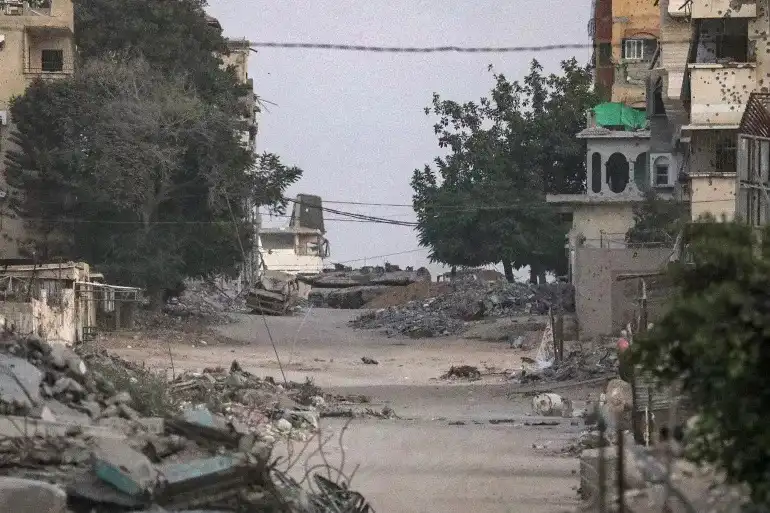 حزام ناري عنيف حول مستشفى الشفاء والدبابات الإسرائيلية تتوغل في عمق مدينة غزة