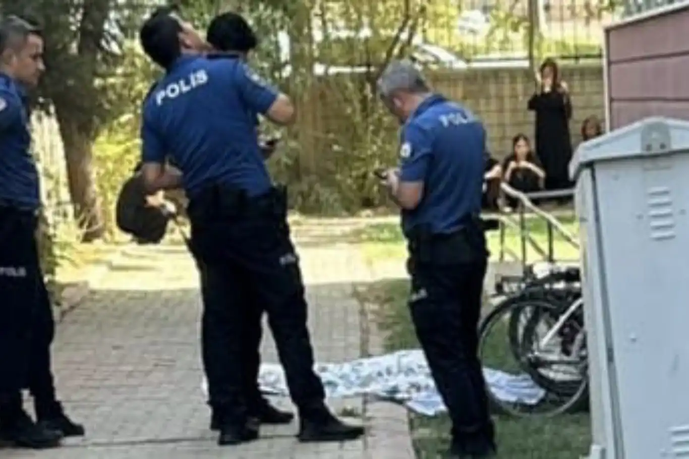 Mardin’de 7’nci kattan düşen yaşlı kadın hayatını kaybetti Mardin’de 7’nci kattan düşen yaşlı kadın hayatını kaybetti