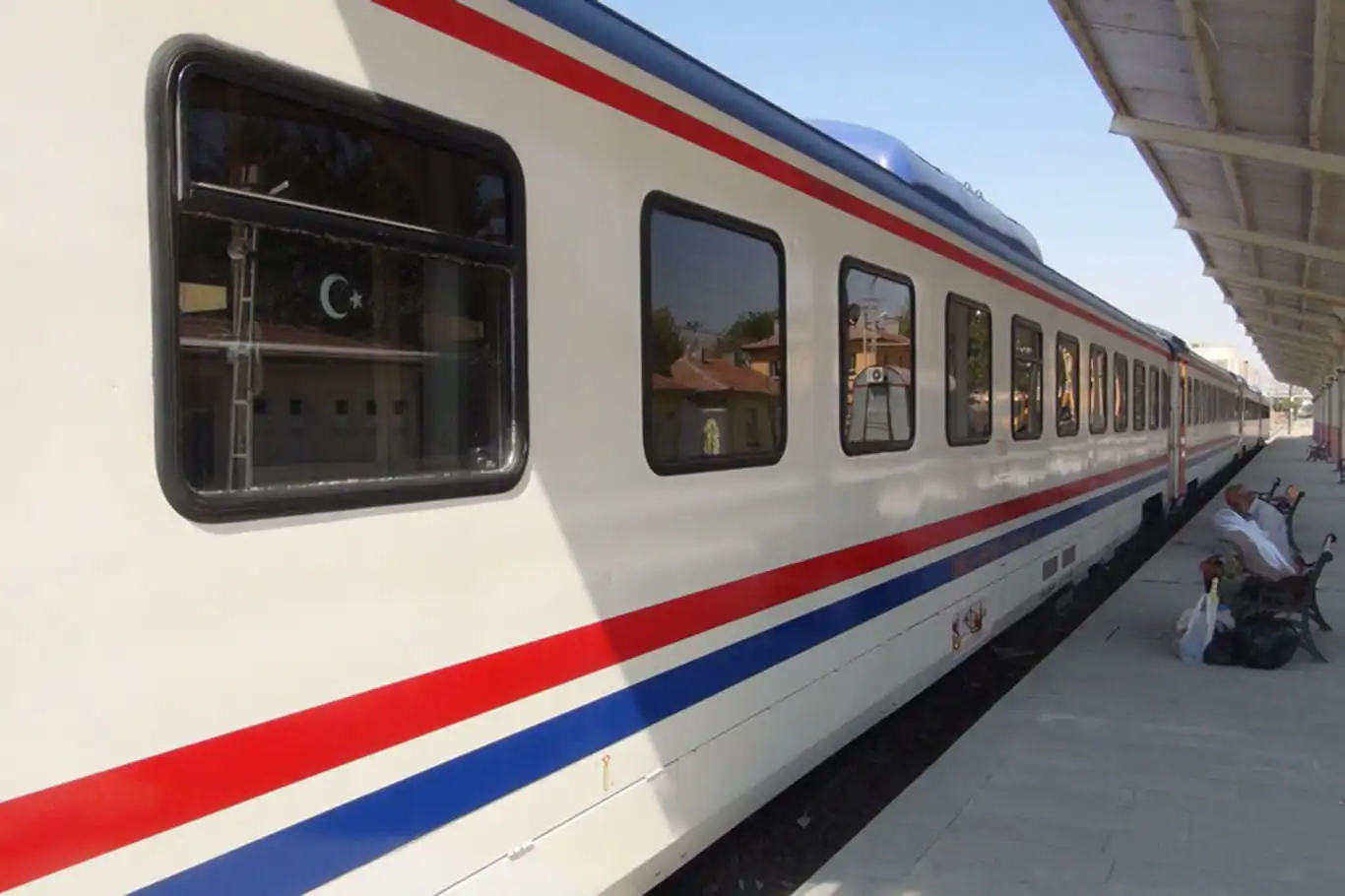 TCDD'den yolculara hemzemin geçit uyarısı! TCDD'den yolculara hemzemin geçit uyarısı!
