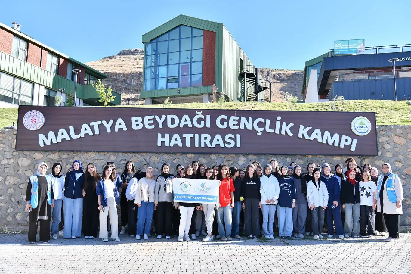 Yeşilyurt Kent Konseyi'nden gençlere kamp deneyimi