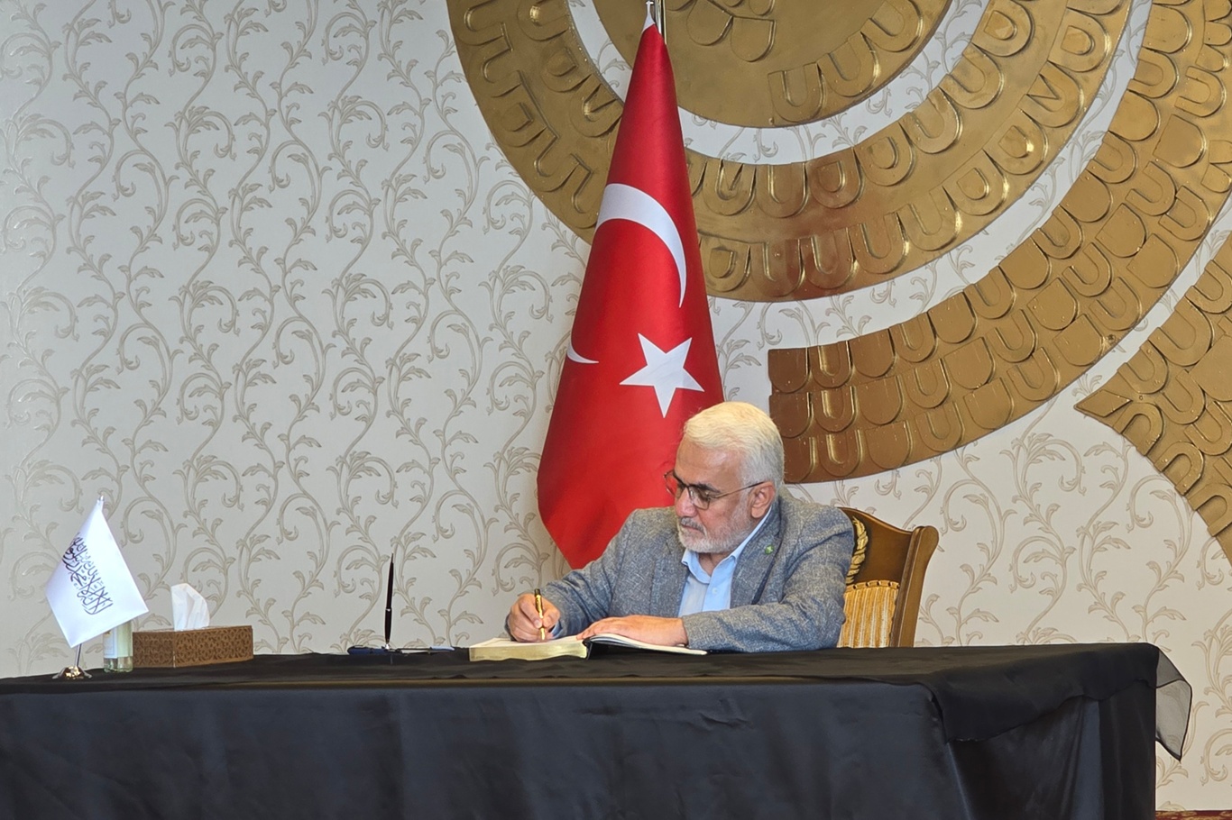 Yapıcıoğlu'ndan Afgan elçiliğe taziye ziyareti Yapıcıoğlu'ndan Afgan elçiliğe taziye ziyareti