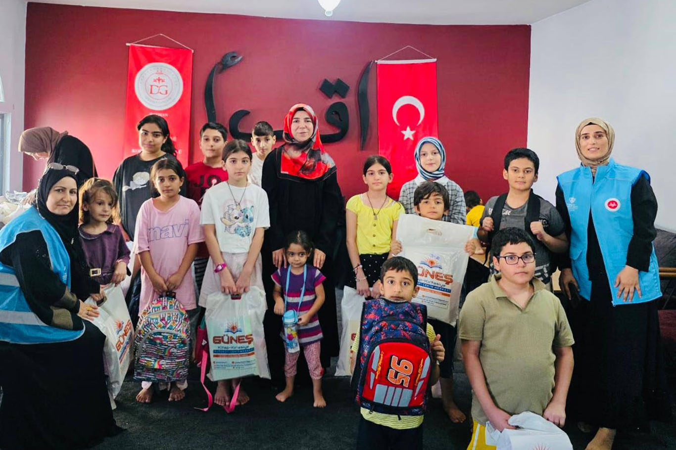 İhtiyaç sahibi çocuklara kırtasiye desteği İhtiyaç sahibi çocuklara kırtasiye desteği