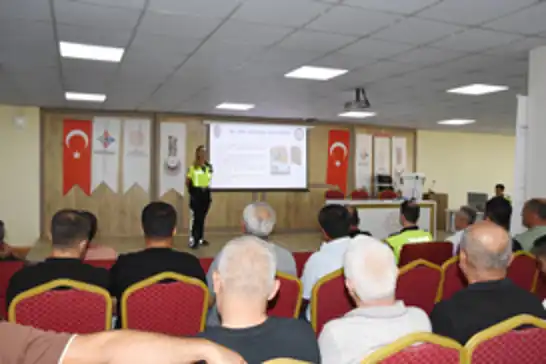 Batman'da okul servis şoförlerine trafik eğitimi