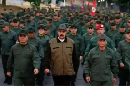 مادورو يحشد القوات لمواجهة التهديد الأميركي