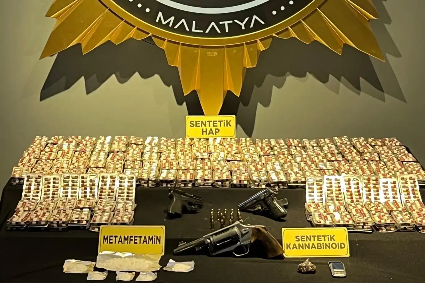 Malatya'da "torbacı" operasyonu: 3 gözaltı Malatya'da "torbacı" operasyonu: 3 gözaltı