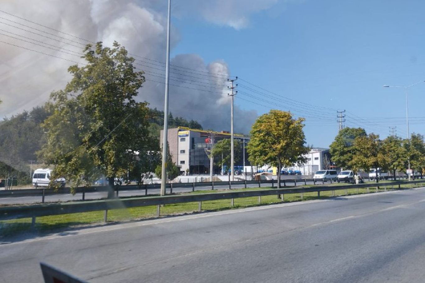 Bursa'da orman yangını: Havadan ve karadan müdahale sürüyor Bursa'da orman yangını: Havadan ve karadan müdahale sürüyor