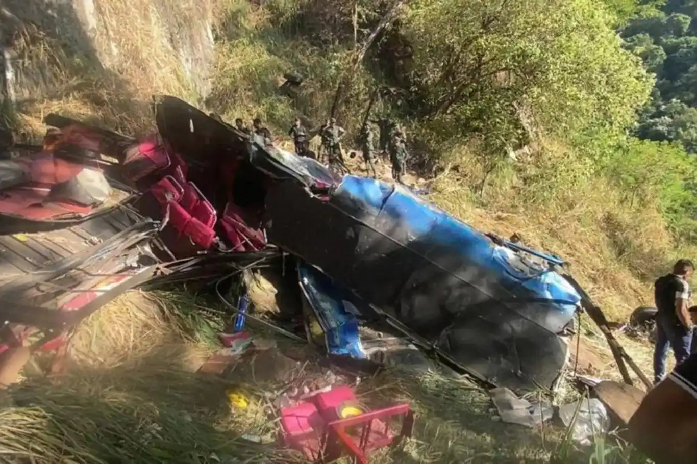 رووداوێکی هاتوچۆ لە سریلانکا: ١٥ کوژراو و ١٦ بریندار رووداوێکی هاتوچۆ لە سریلانکا: ١٥ کوژراو و ١٦ بریندار