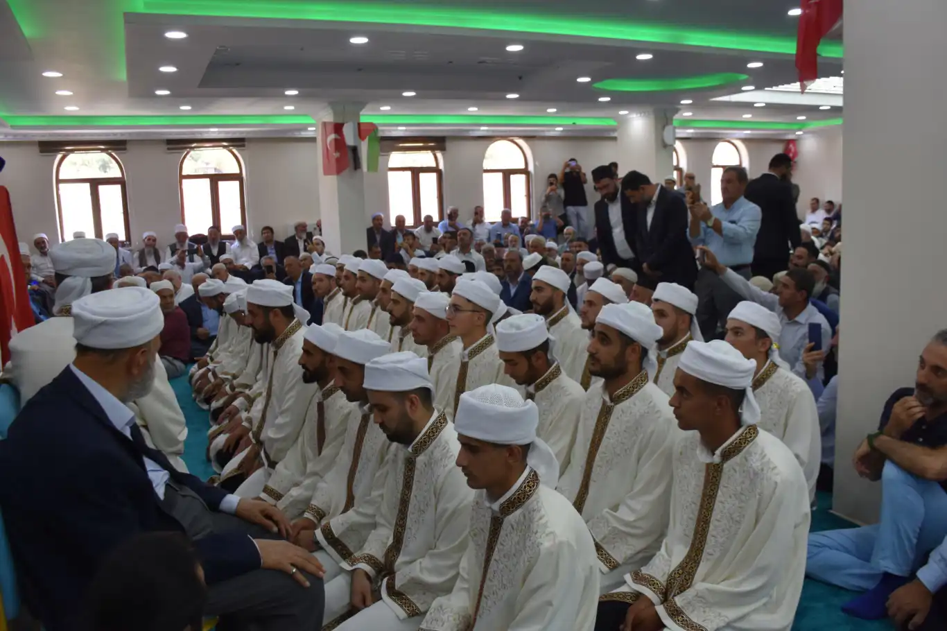 Bitlis'te icazet merasiminde eller Gazze için semaya kalktı