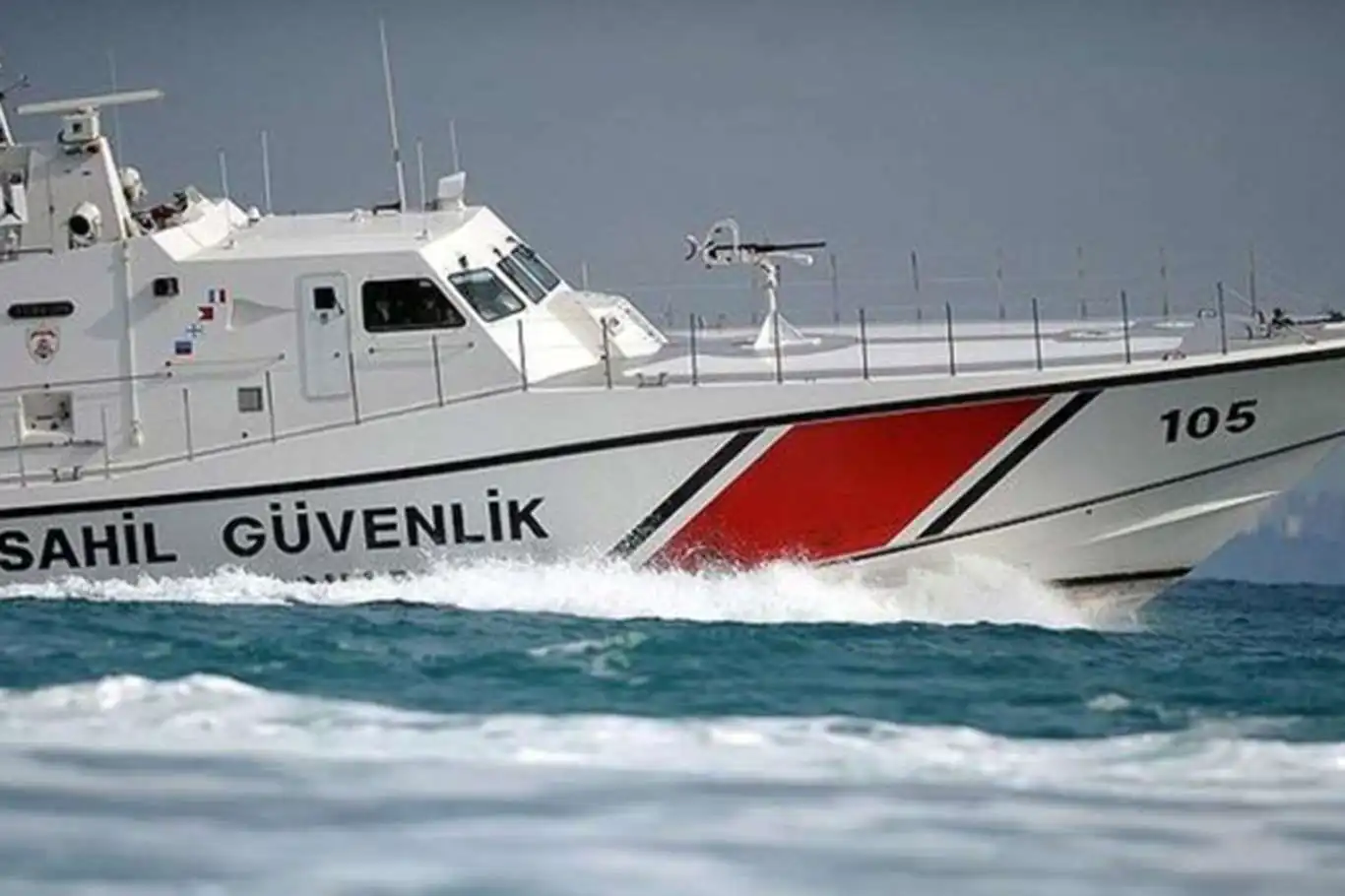 Düzensiz göçmen botu Sahil Güvenlik botuna çarptı: 5 ölü Düzensiz göçmen botu Sahil Güvenlik botuna çarptı: 5 ölü