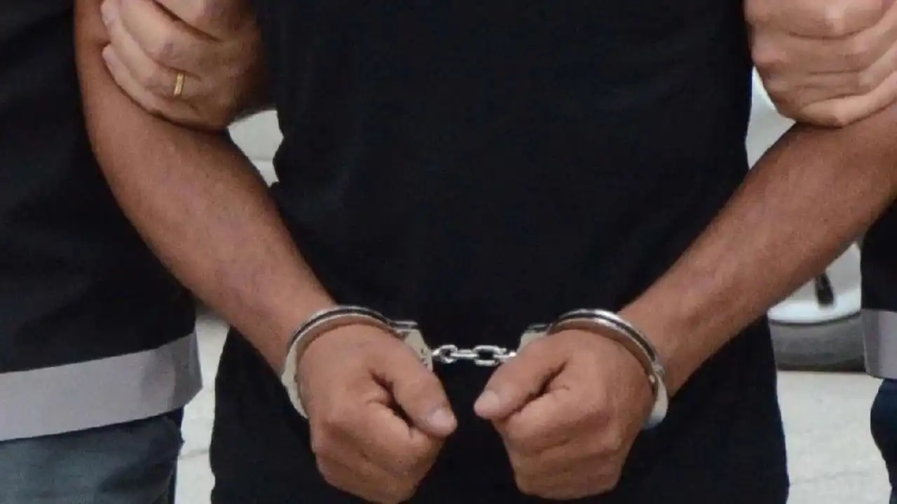 Bingöl’de çeşitli suçlardan aranan şahıs yakalandı Bingöl’de çeşitli suçlardan aranan şahıs yakalandı