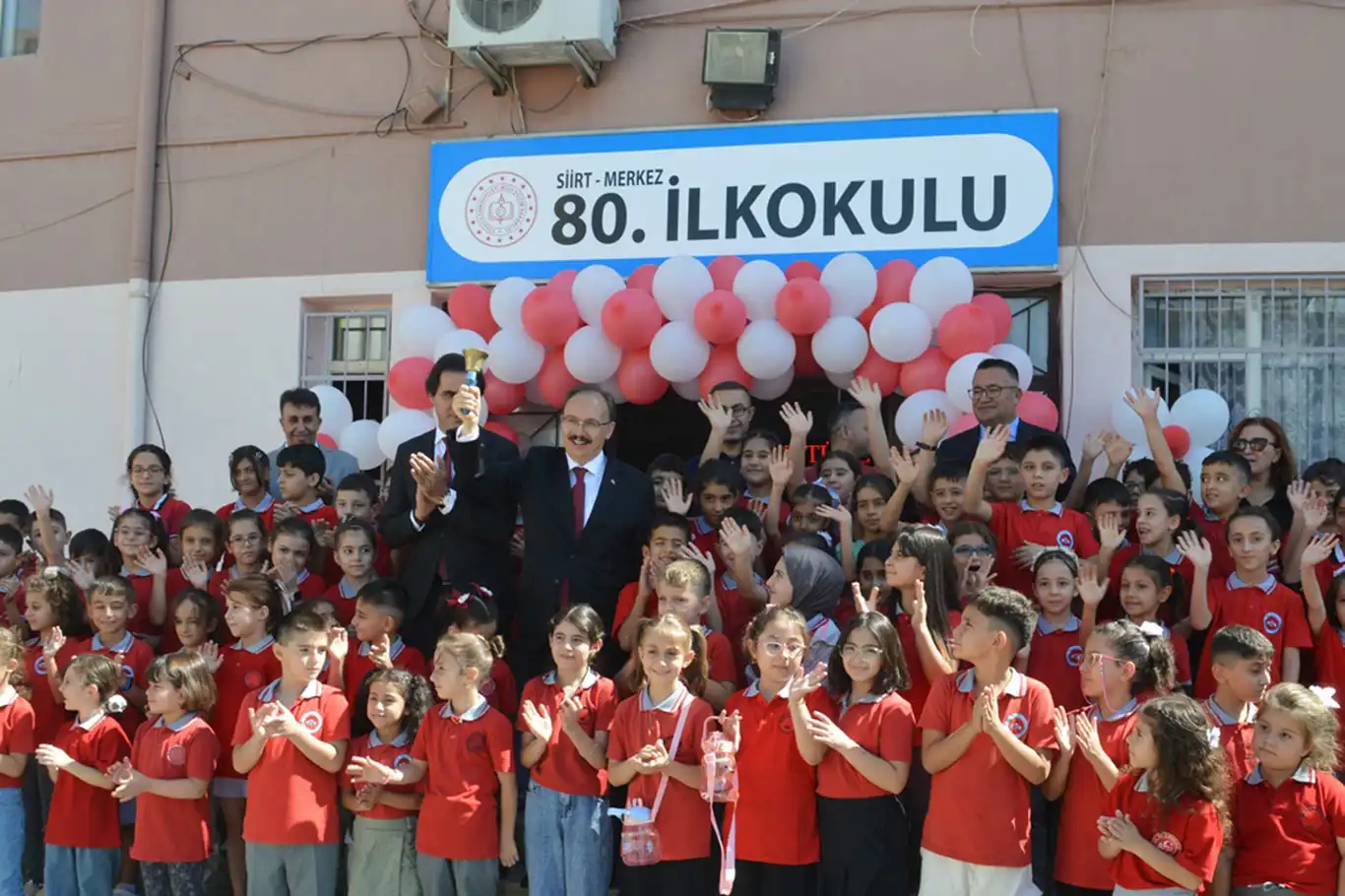 Siirt’te ilköğretim haftası törenle kutlandı: 567 okulda ders zili çaldı Siirt’te ilköğretim haftası törenle kutlandı: 567 okulda ders zili çaldı