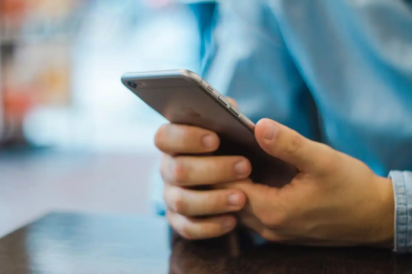 Telefon kullanımı boynu 5 kat daha fazla zorluyor Telefon kullanımı boynu 5 kat daha fazla zorluyor
