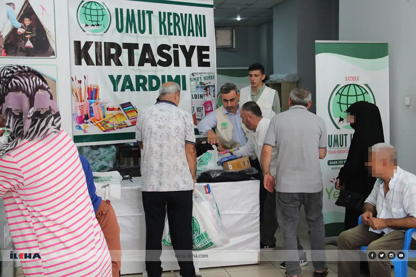 Hope Caravan provides stationery aid to hundreds of needy students in Batman Hope Caravan provides stationery aid to hundreds of needy students in Batman