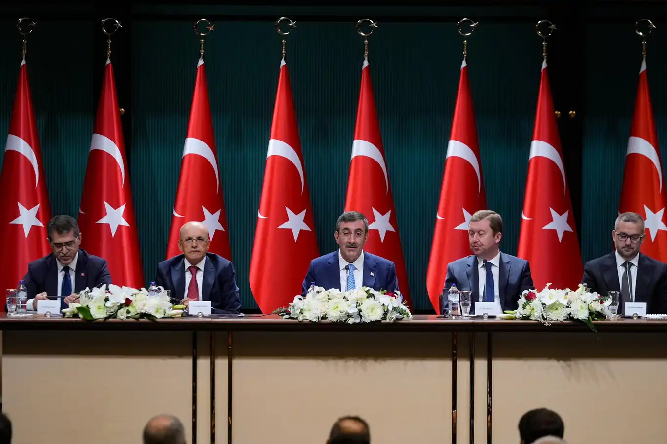Cumhurbaşkanı Yardımcısı Yılmaz OVP'yi paylaştı: Enflasyonun tek haneye kalıcı inmesini hedefliyoruz Cumhurbaşkanı Yardımcısı Yılmaz OVP'yi paylaştı: Enflasyonun tek haneye kalıcı inmesini hedefliyoruz