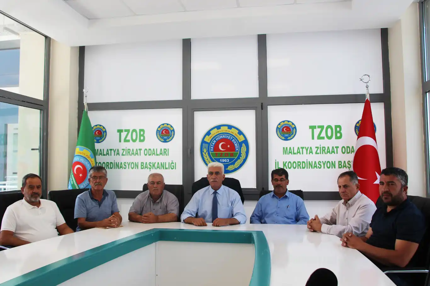 Malatya'da dondan zarar gören çiftçilere dekar başına 5 bin 500 TL ödeme yapılacak Malatya'da dondan zarar gören çiftçilere dekar başına 5 bin 500 TL ödeme yapılacak