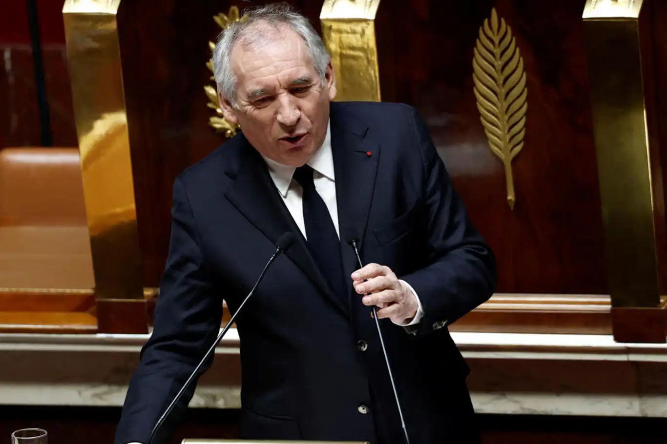 Fransa'da hükümet düştü Fransa'da hükümet düştü