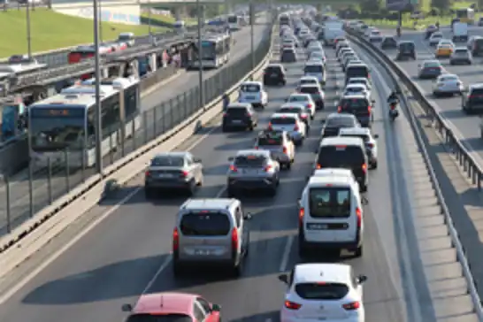 Okulların açılmasıyla İstanbul'da trafik yoğunluğu