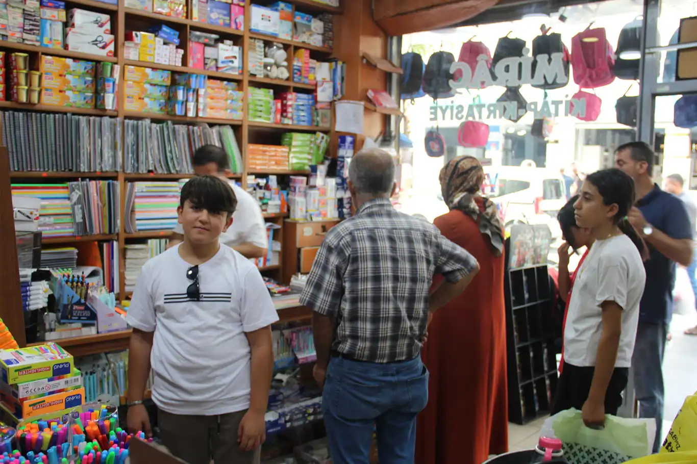 Eğitim sezonu açıldı, kırtasiyelerde hareketlilik arttı Eğitim sezonu açıldı, kırtasiyelerde hareketlilik arttı
