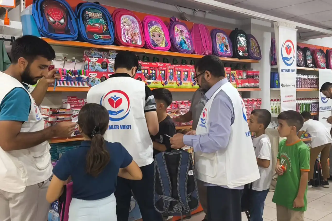 Şanlıurfa’da yetim ve öksüz çocuklara kırtasiye desteği Şanlıurfa’da yetim ve öksüz çocuklara kırtasiye desteği