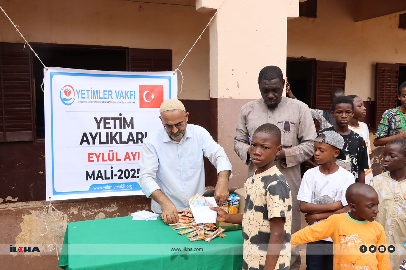 Orphans Foundation distributes monthly allowances to needy children in Mali Orphans Foundation distributes monthly allowances to needy children in Mali