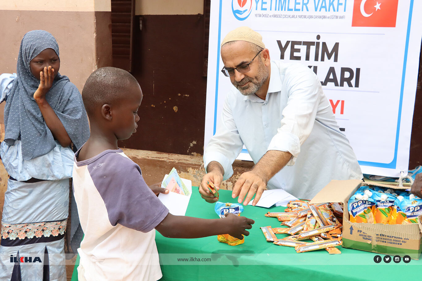 Orphans Foundation distributes monthly allowances to needy children in Mali