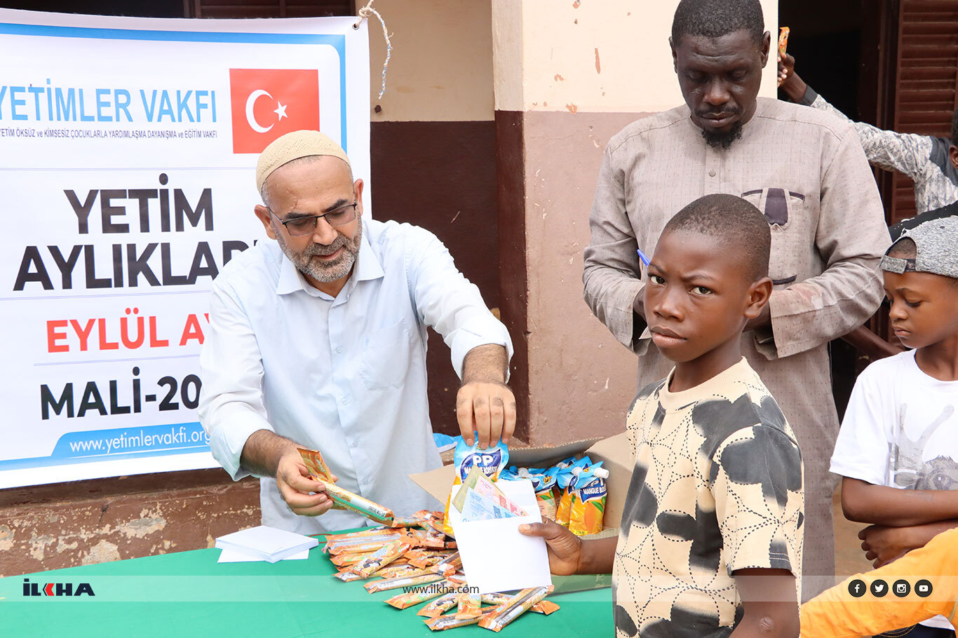 Orphans Foundation distributes monthly allowances to needy children in Mali