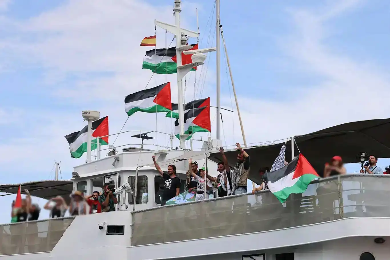 جمعية "مظلومدر" تدعو لحماية أسطول الصمود العالمي بعد تعرضه لهجوم بطائرة مسيرة