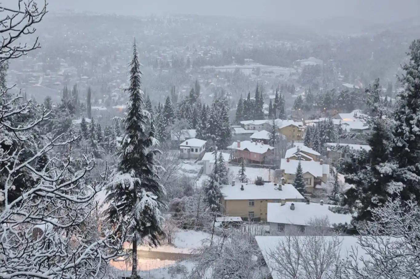 Çamlıyayla'da yoğun kar yağışı etkili oldu