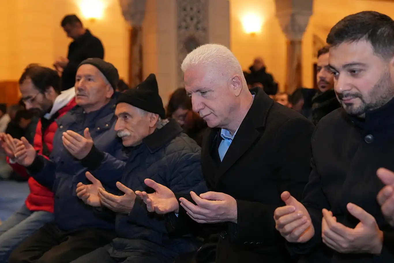 Vali Gül, “Gençlik Uyanıyor, Ailecek Duada Buluşuyor” programına katıldı