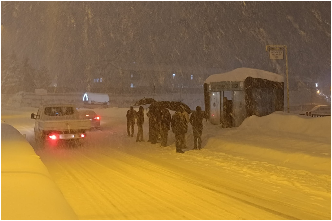 Bitlis’te hayat durdu, 335 yerleşim yeri ulaşıma kapandı.