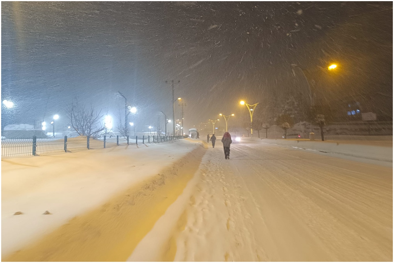 Bitlis’te hayat durdu, 335 yerleşim yeri ulaşıma kapandı.