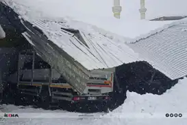 بەفربارینێکی زۆر دیاربەکر: سەقفەکان بەسەر ئۆتۆمبێلەکاندا داڕما