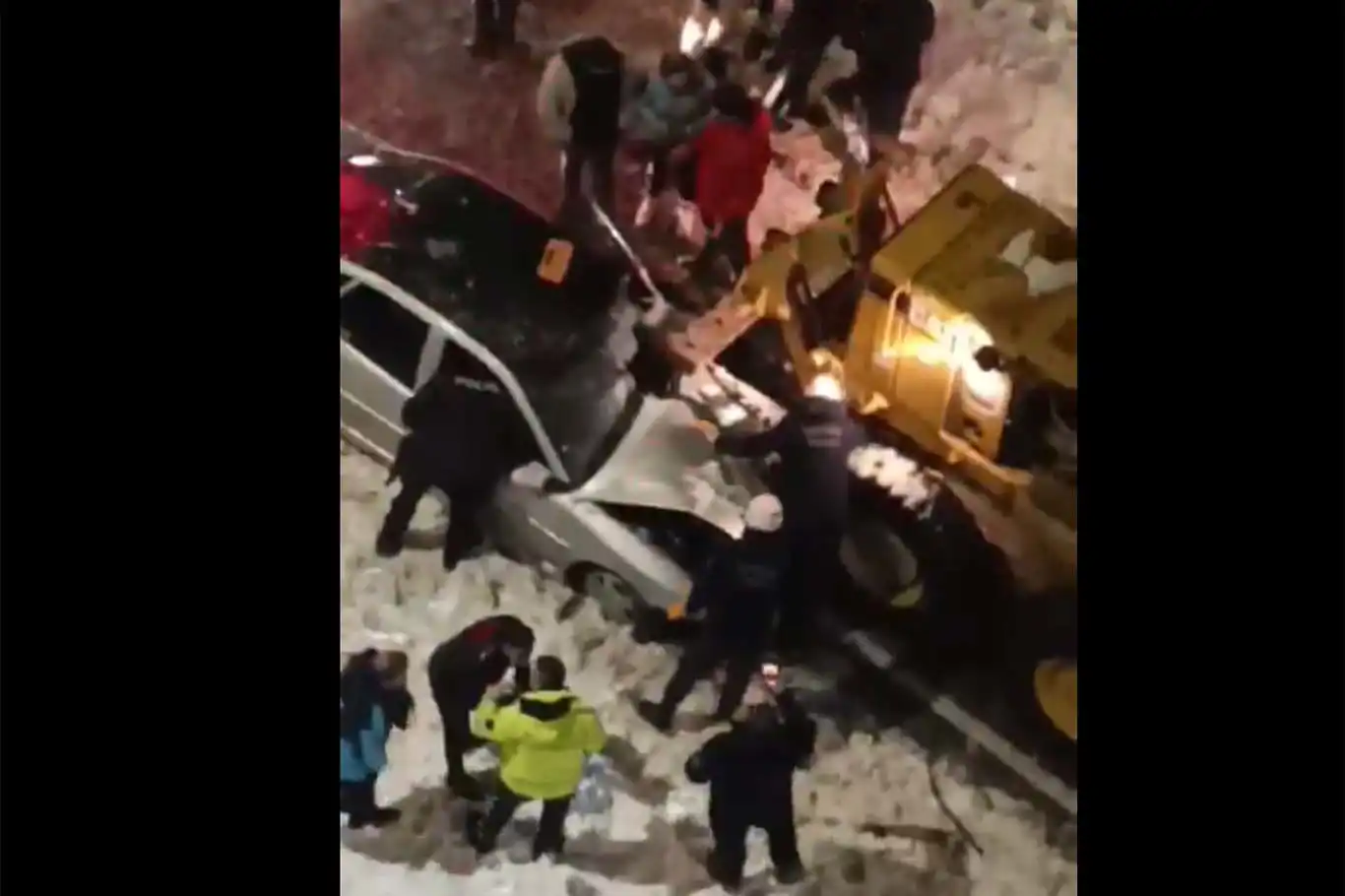 Şanlıurfa’da kar temizleme aracına çarpan otomobilde bir kişi ağır yaralandı