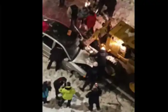 Şanlıurfa’da kar temizleme aracına çarpan otomobilde bir kişi ağır yaralandı