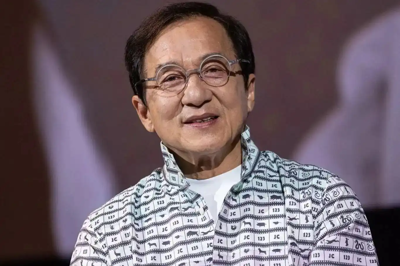 Jackie Chan: Zarokên Xezzeyê her roj tên bombebarankirin