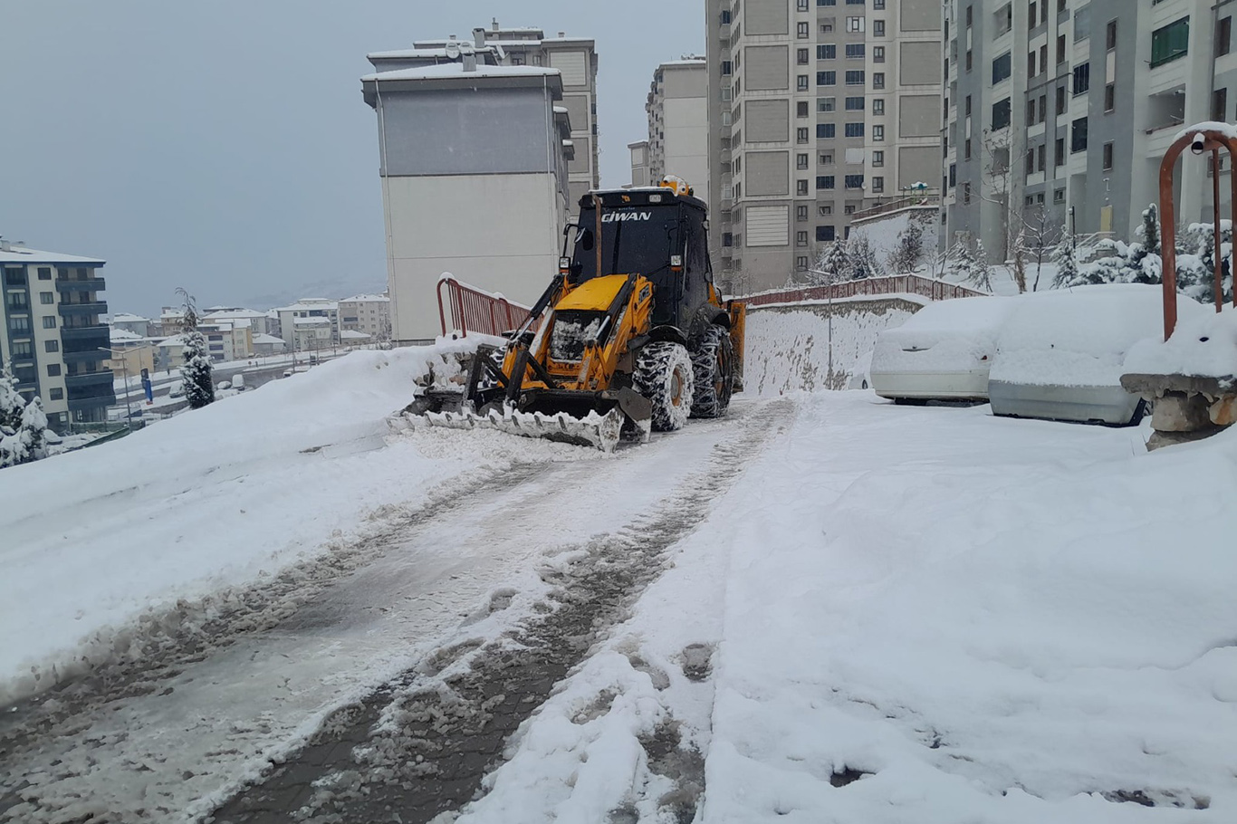 Malatya'da kar yağışı 2 gündür devam ediyor, ekipler gece gündüz çalışıyor