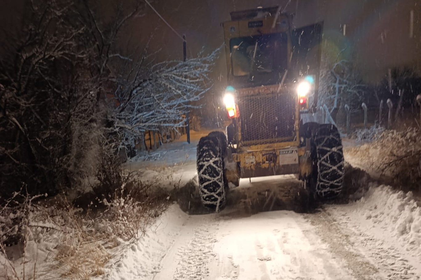 Malatya'da kar yağışı 2 gündür devam ediyor, ekipler gece gündüz çalışıyor