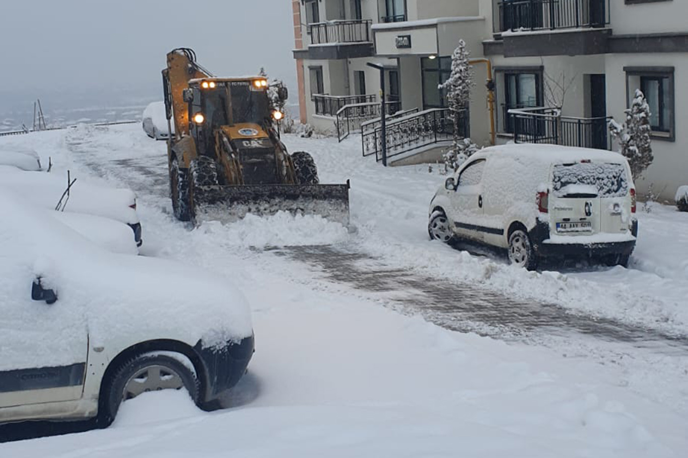 Malatya'da kar yağışı 2 gündür devam ediyor, ekipler gece gündüz çalışıyor