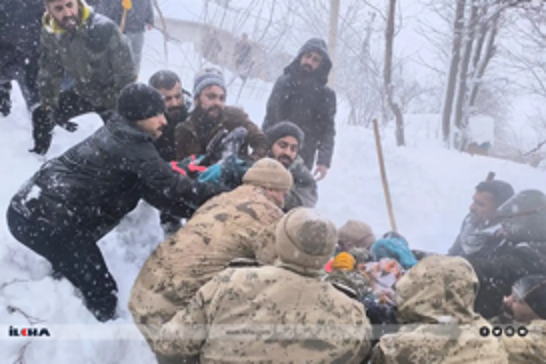 Li Wanê xanî di bin berfê de man; jinek hate rizgarkirin