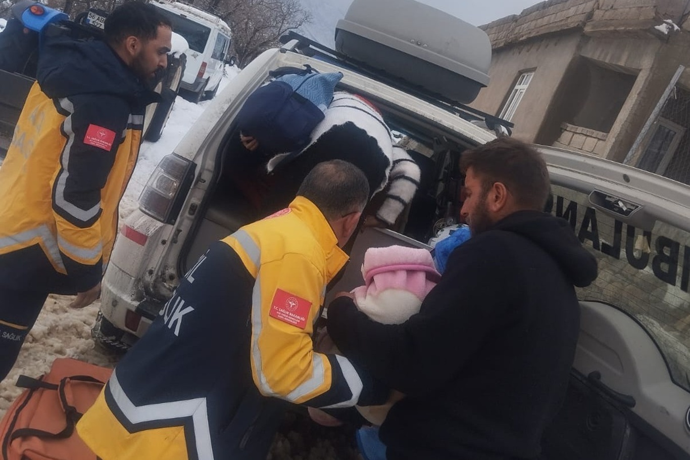  Siirt'te UMKE ve 112’nin yoğun mesai