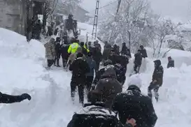 Van’da çığ altından çıkarılan kadın hayatını kaybetti