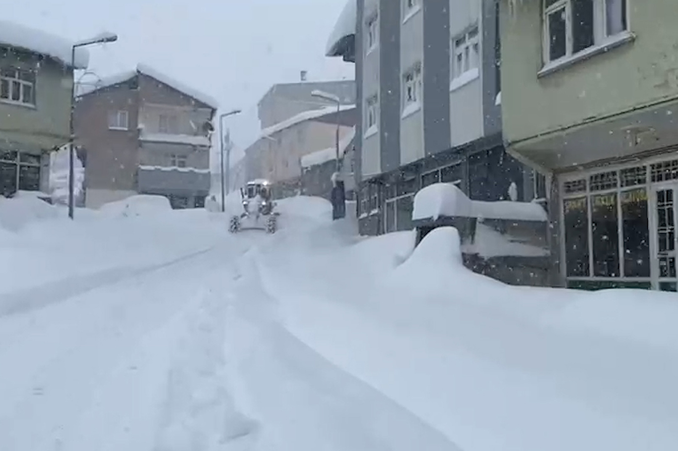 Şırnak'ta kar temizleme çalışmaları devam ediyor