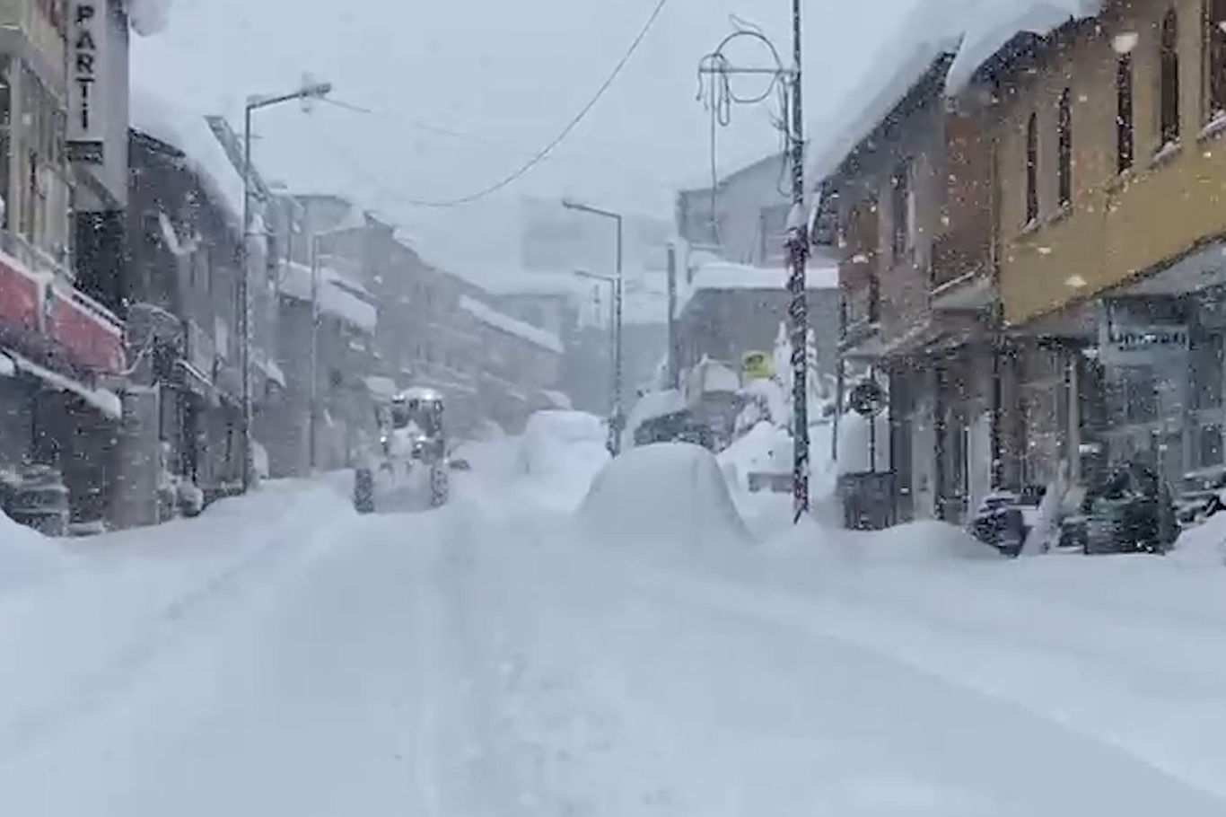 Şırnak'ta kar temizleme çalışmaları devam ediyor